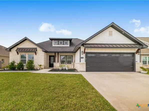 504 Town Hall Ln, Victoria, TX 77901