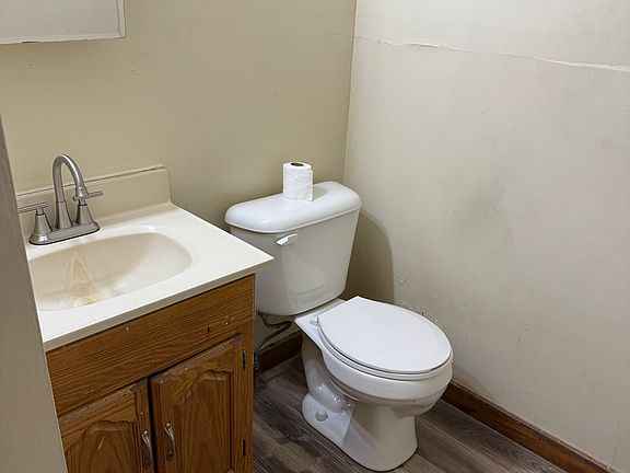 4th image of 291 W Main St #291