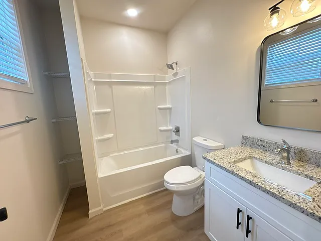 215 W Chappell St — Photo 10