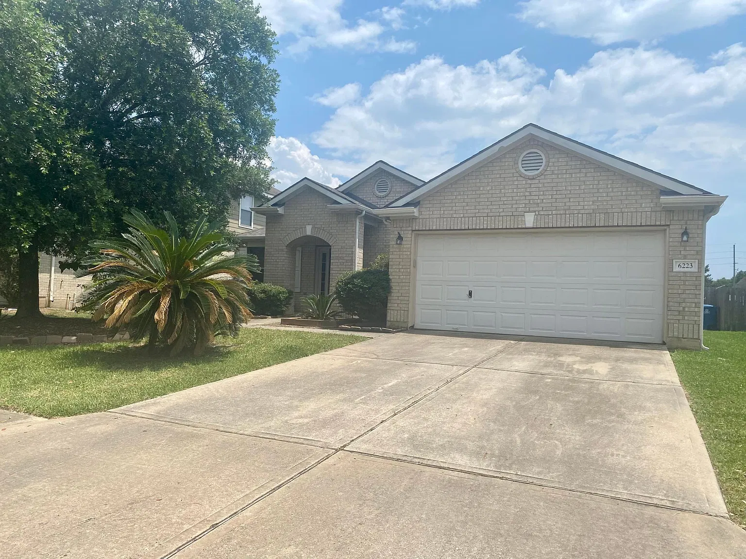 3 bed, 2022 sqft, $2,100 — Photo 2
