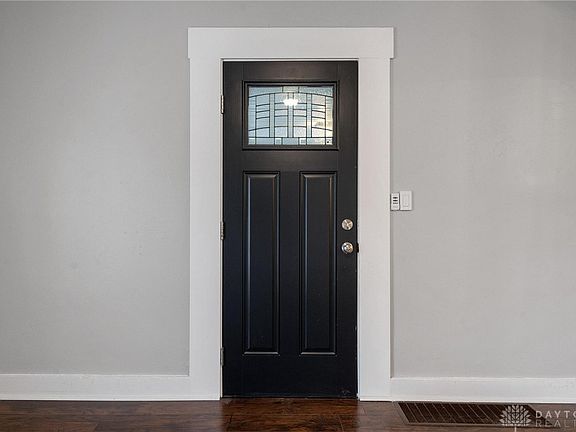 5th image of 481 E 2nd St