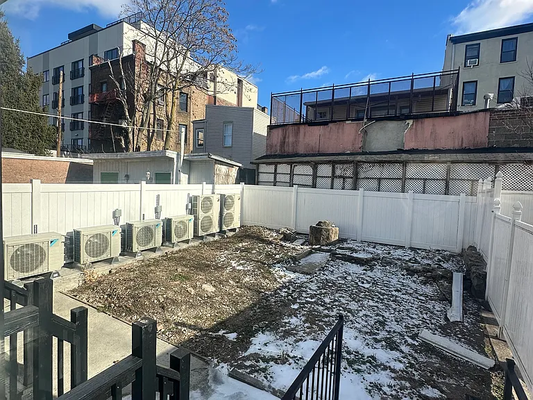 172 New York Ave #1RR — Photo 4