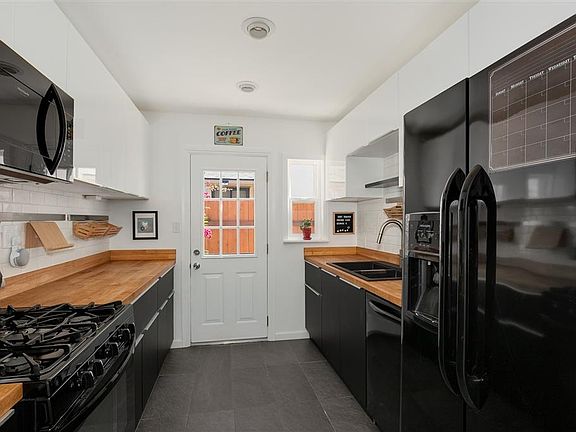 2nd image of 3073 Luna Ave