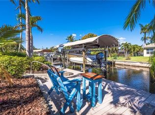 385 Parkway Ct, Fort Myers, FL 33919