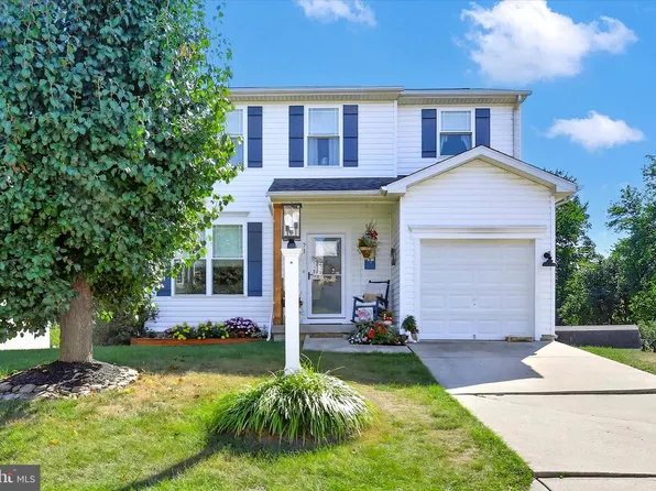 71 Menlena Cir, Hanover, PA 17331