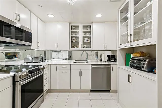 2100 Saint Charles Ave #5M — Photo 10