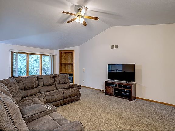 4th image of 4181 Riverwood Dr
