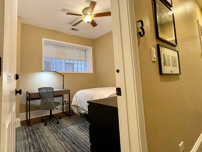 1506 W Polk St #1ZR — Photo 8