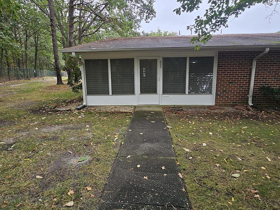 1st image of 828A Balmoral Court