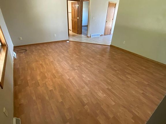 3rd image of 649 W Pearl St