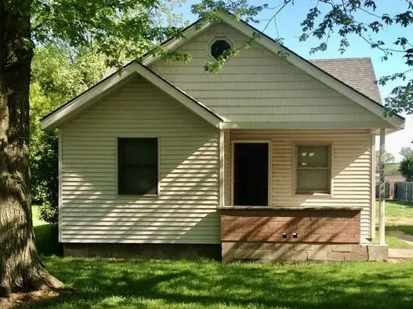 37546 Palmer Rd, Westland, MI 48186