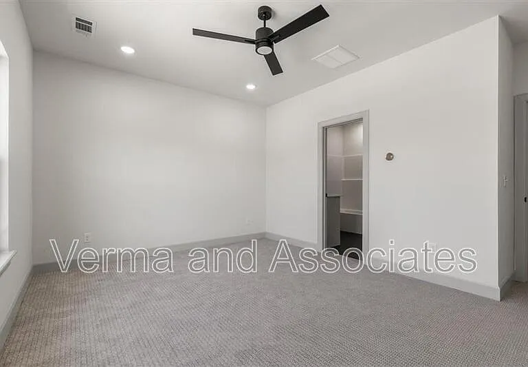 1050 Whistler St — Photo 32