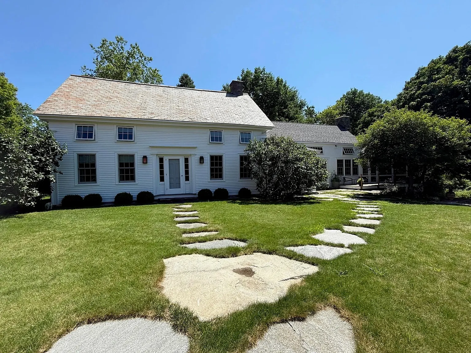 4 bed, 3.0 bath, 2472 sqft, $35,000 — Photo 2