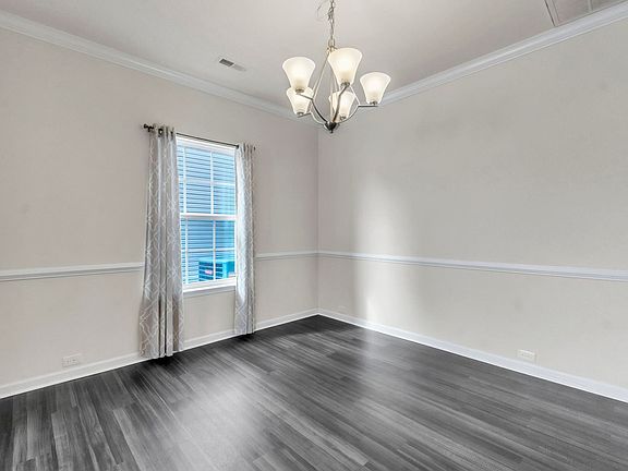 5th image of 328 Bucklebury Rd