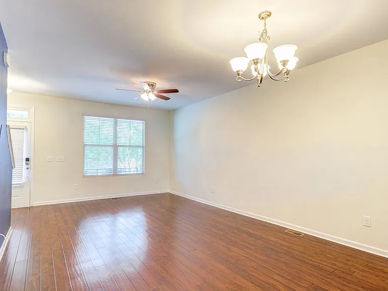 1637 Crafton Way — Photo 13