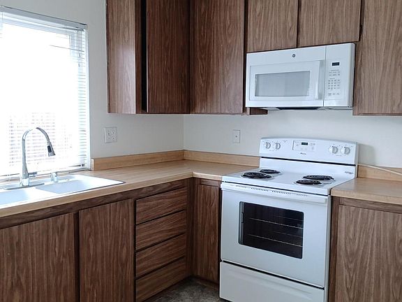4th image of 17360 Grand Prix Way