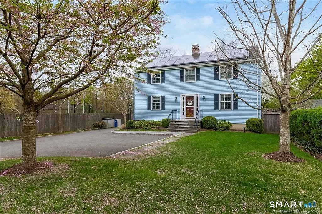 3 bed, 2.5 bath, 2352 sqft, $8,400 — Photo 1