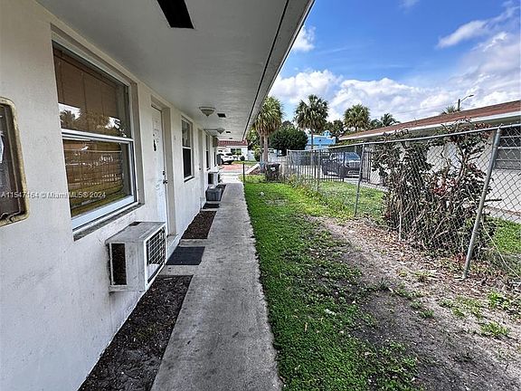 4th image of 15941 NE 18th Pl