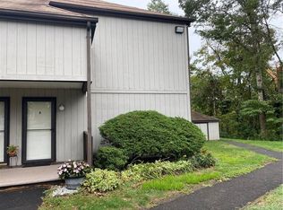 8 Pineview Dr #A, Branford, CT 06405