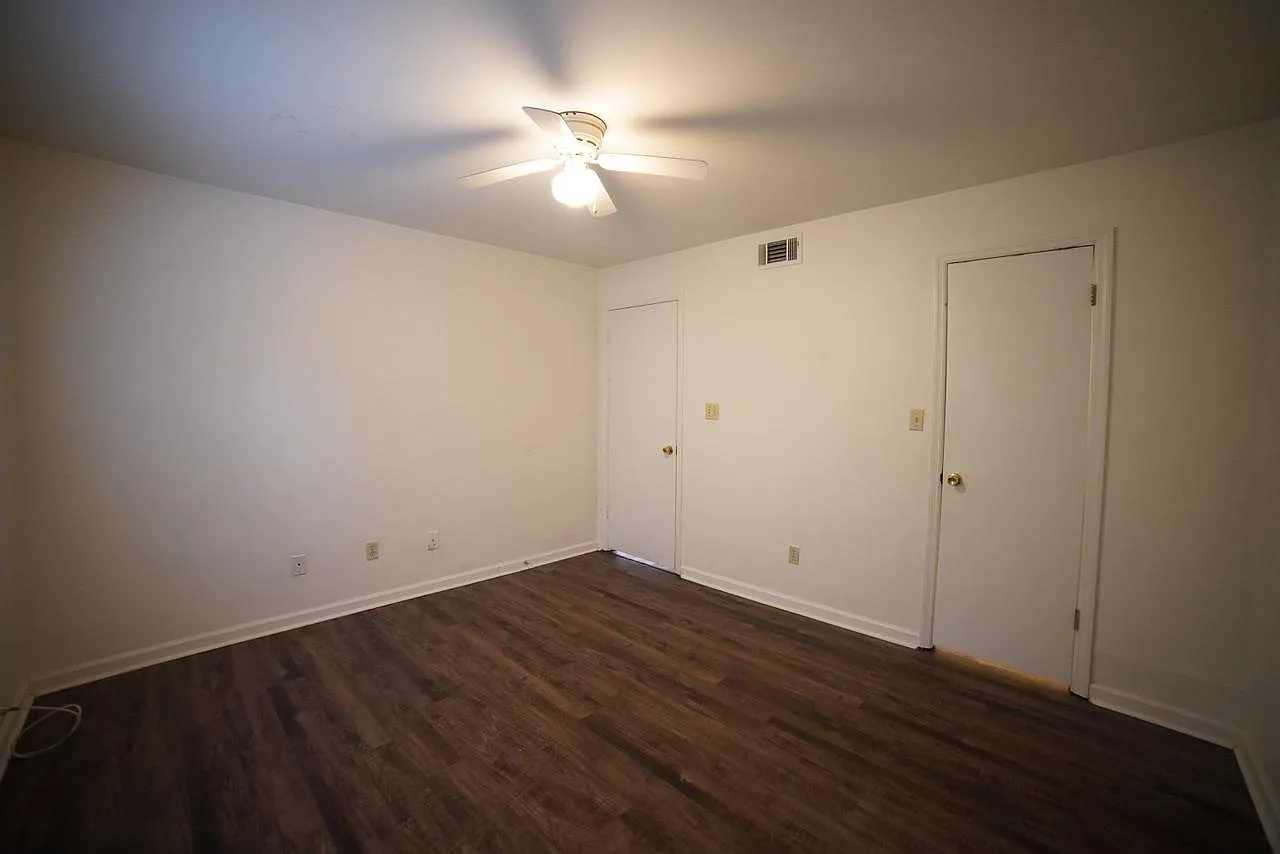 2 bed, 950 sqft, $1,050 — Photo 4