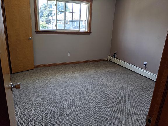 5th image of 58 Locust Ave Floor 2