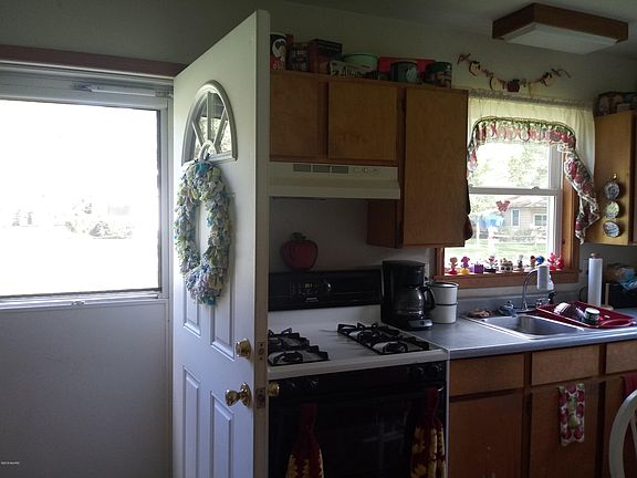 3rd image of 93460 Denton St