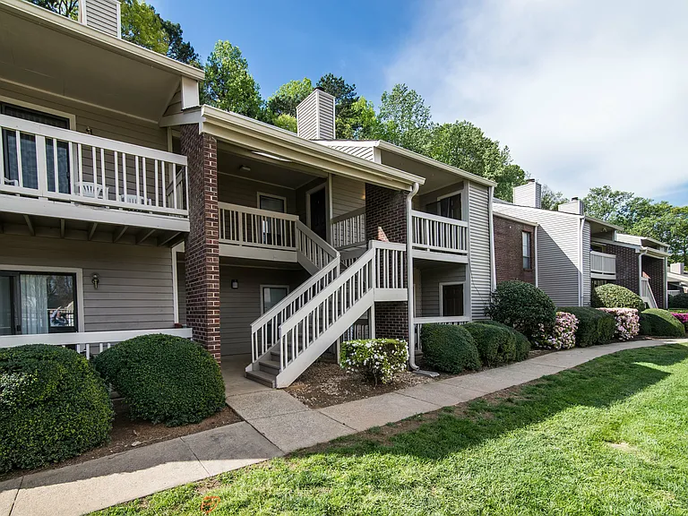 Devonwood Apartment Homes — Photo 4