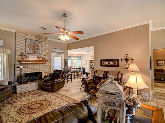 4th image of 643 Oak Valley Dr