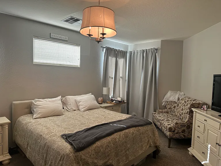 7046 S Claiborne Ave — Photo 20
