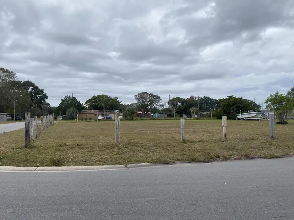 900 Mercury Ln, Titusville, FL 32796