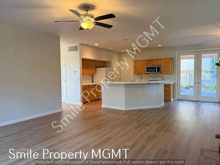 184 SW 105th Ter — Photo 3
