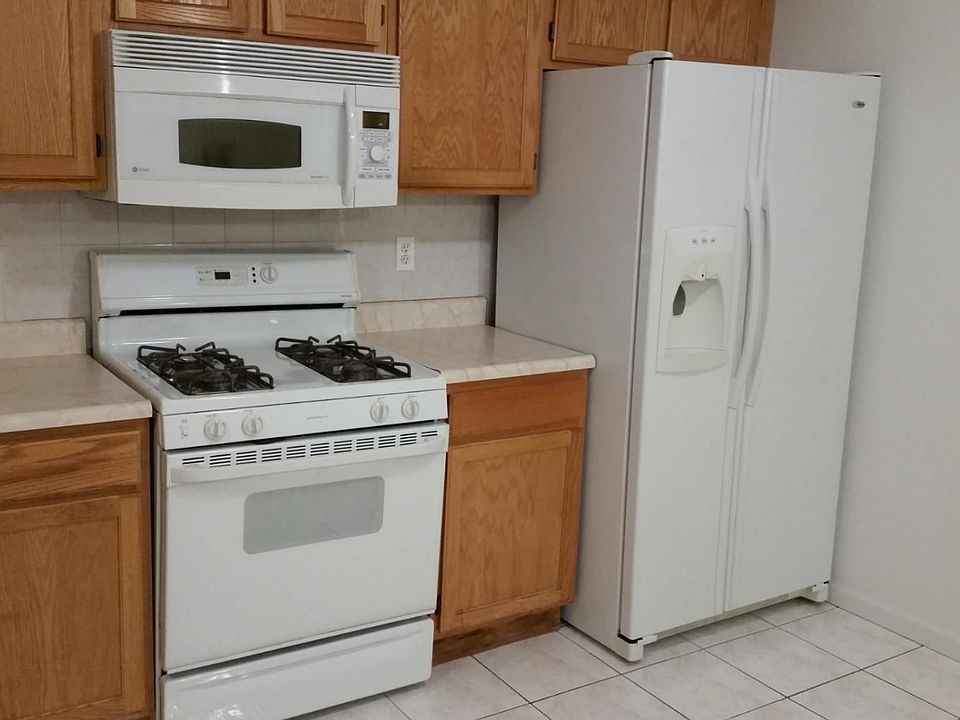 1st image of 129 Brill St APT 1