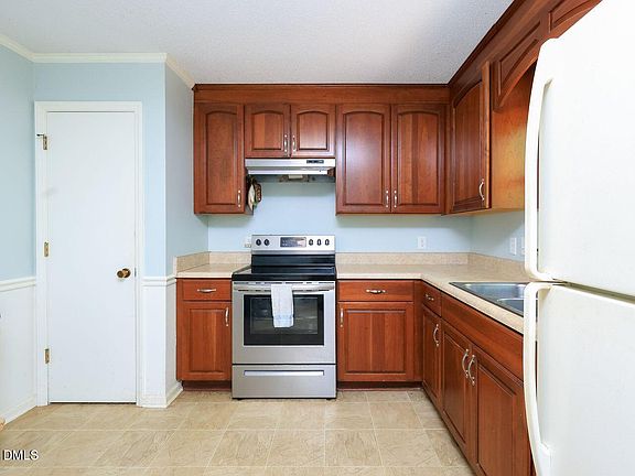 5th image of 6113 Iris Dr