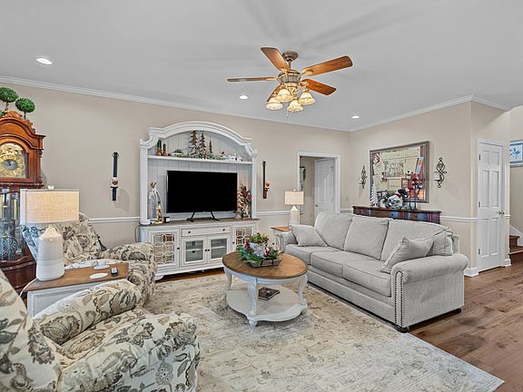 5th image of 416 Kensington Dr