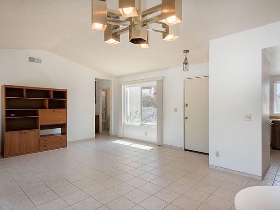 4th image of 64566 Pinehurst Cir