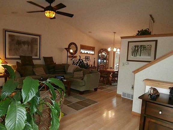 5th image of 106 Pine Tree Ln