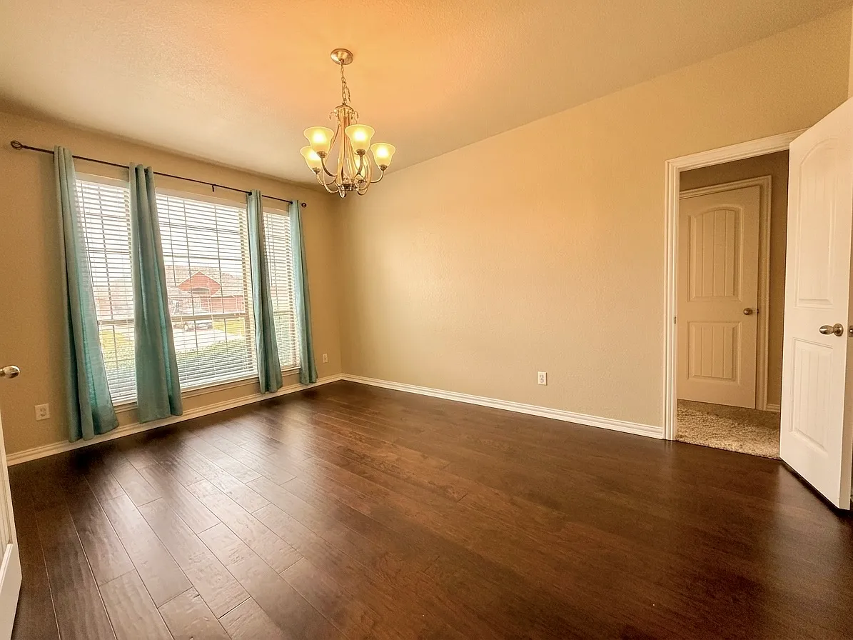 4 bed, 2749 sqft, $2,850 — Photo 3