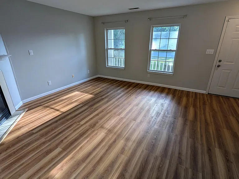 1065 Williamsburg Way — Photo 7