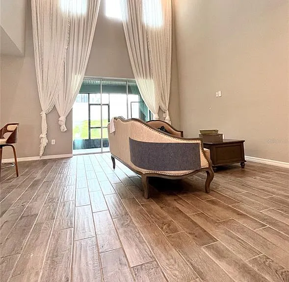 2853 High Pointe St — Photo 6