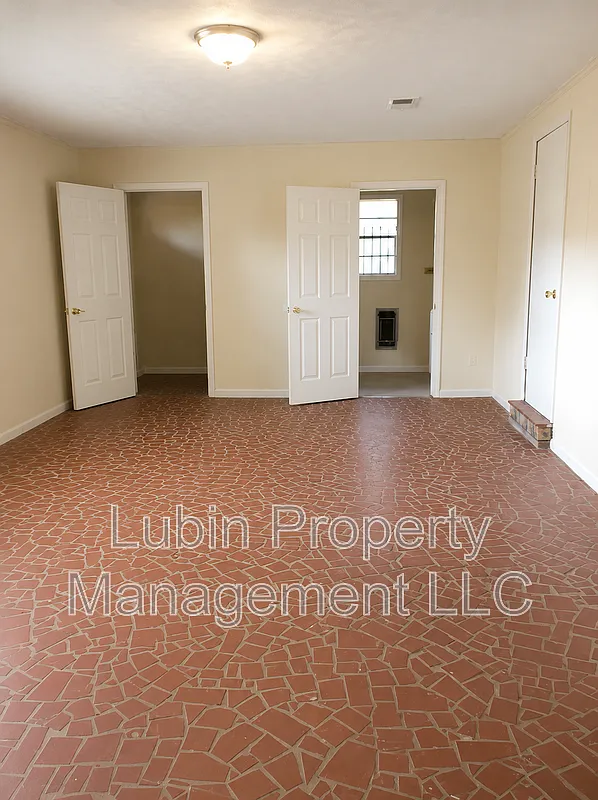 3 bed, 1.0 bath, 1266 sqft, $1,200 — Photo 2