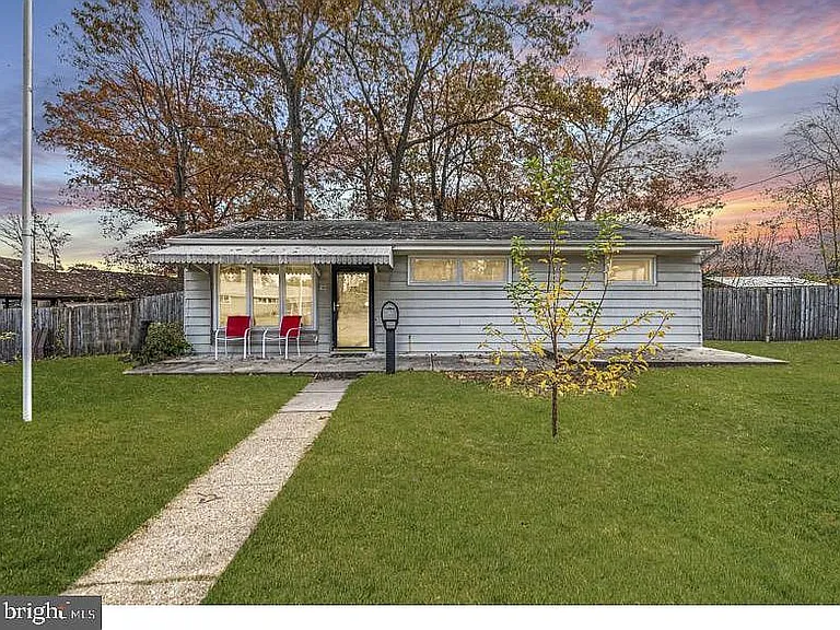 1103 Somerset Dr — Photo 1