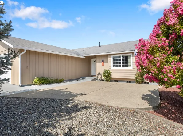 143 Briggs Dr, Myrtle Creek, OR 97457