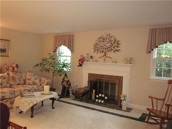 3rd image of 2612 Longwood Dr