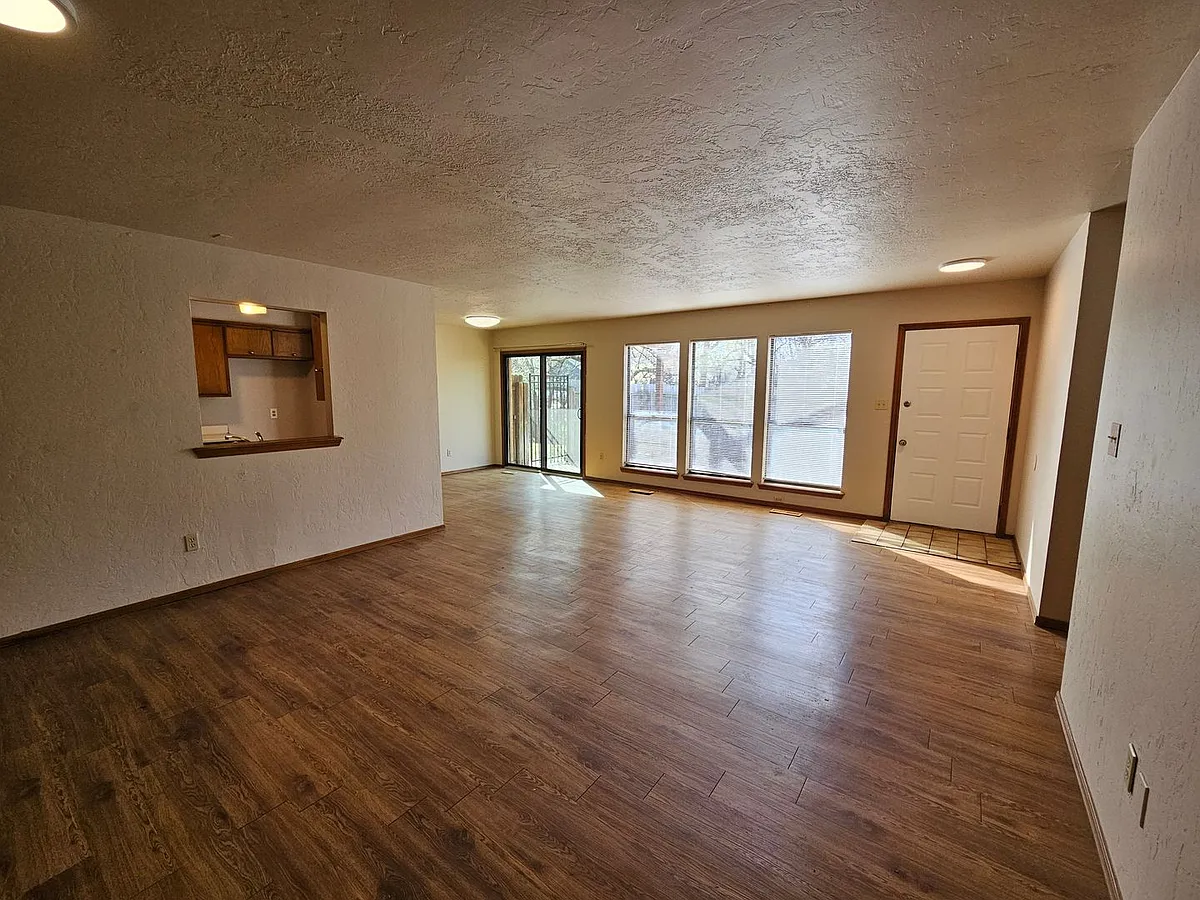 Building Photo - 204 Willow Branch Rd
