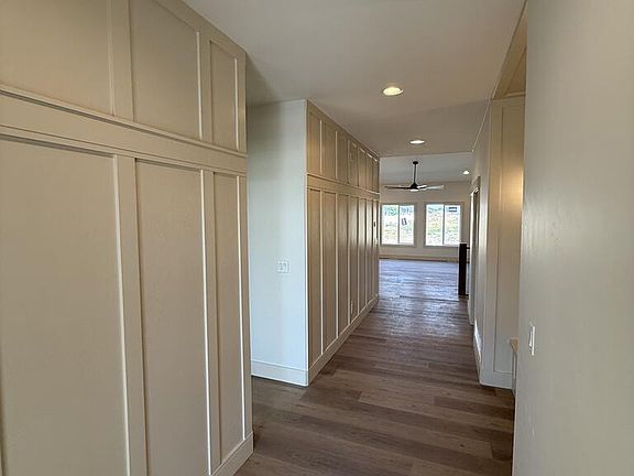 5th image of 566 W Stonebridge