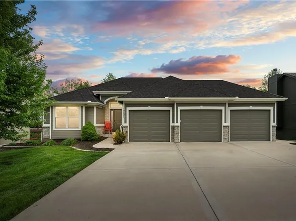 19707 NE 197th Ter, Smithville, MO 64089