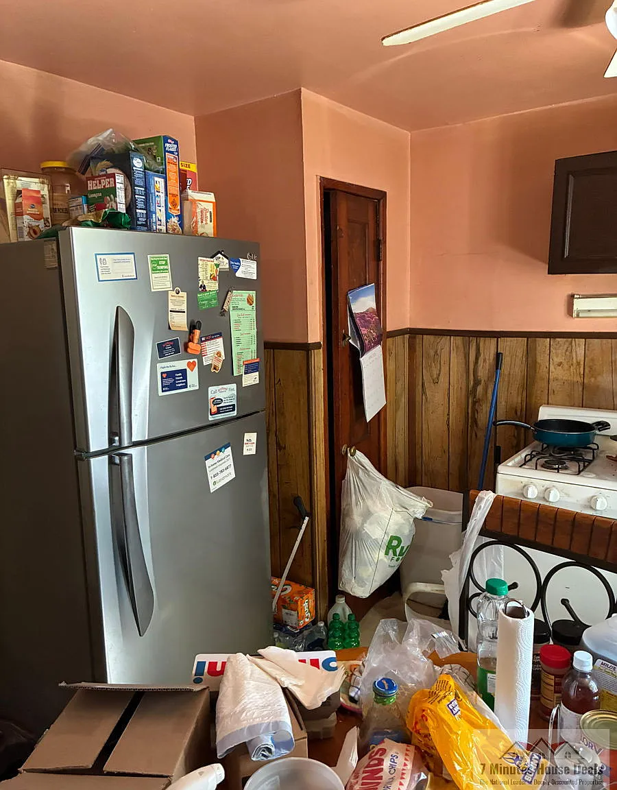 3 bed, 737 sqft, $832 — Photo 3