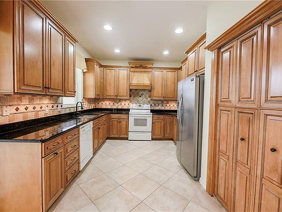 3rd image of 13561 Crystal River Dr