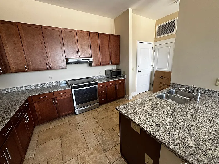 Fully Furnished Room Rentals with Utilities Included! Now Pre Leasing! — Photo 37