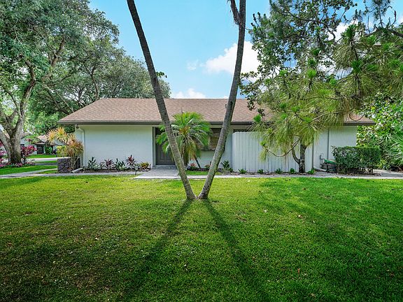 5th image of 4105 Palm Forest Drive S